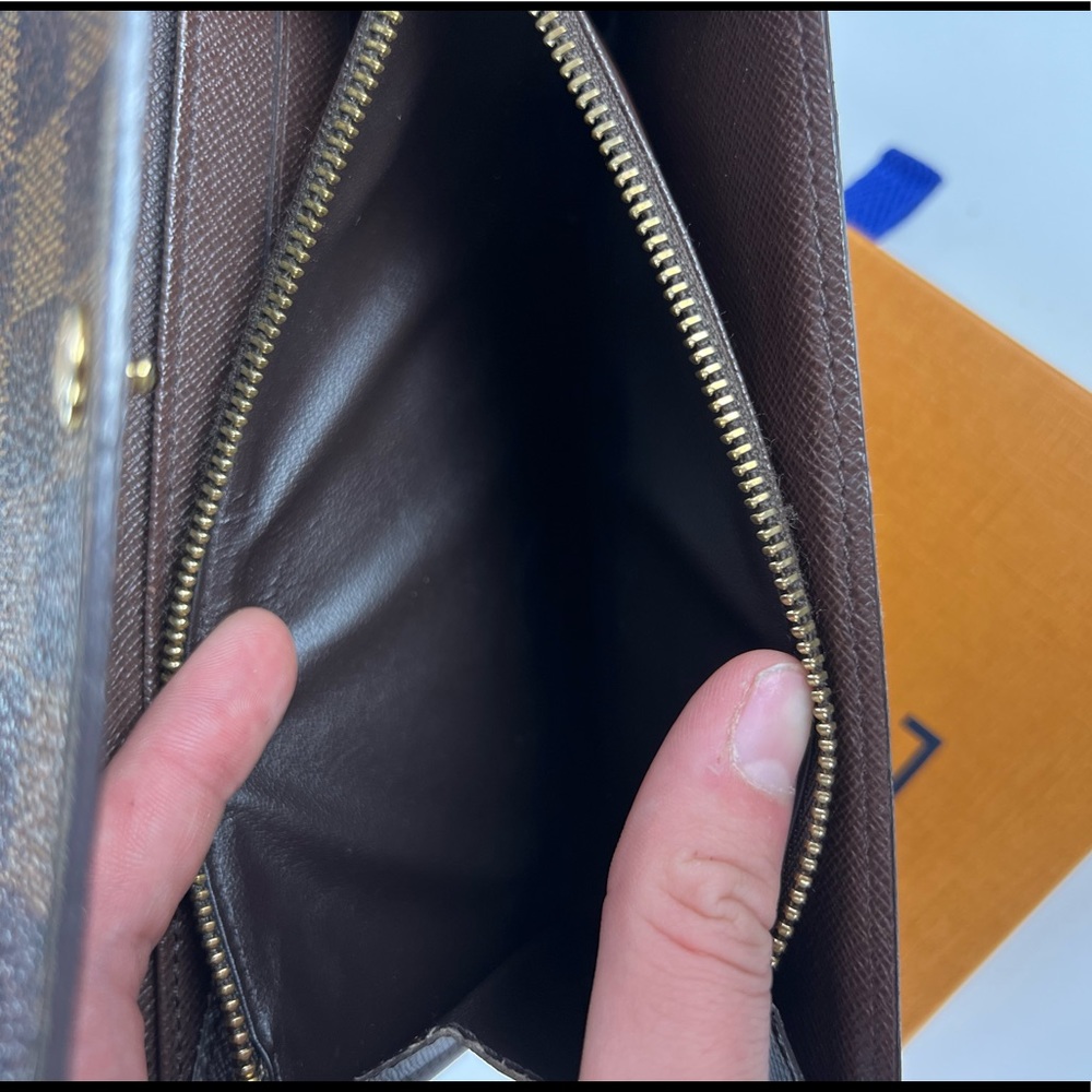 Louis Vuitton Damier Sarah Wallet - Picture 6 of 12